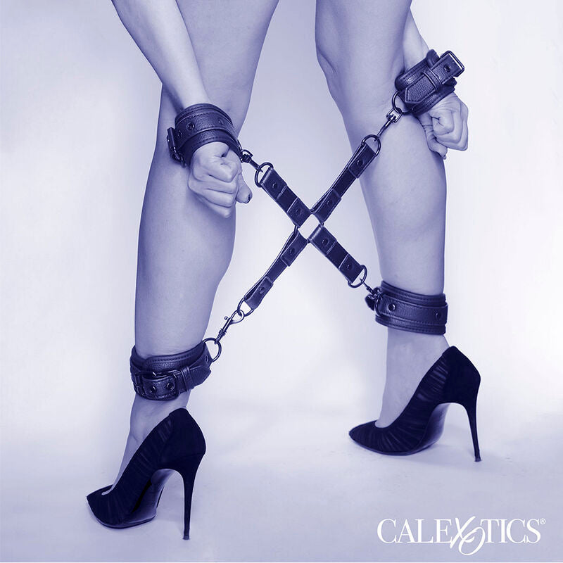 Calexotics - nocturnal conector hog tie cuero ajustable