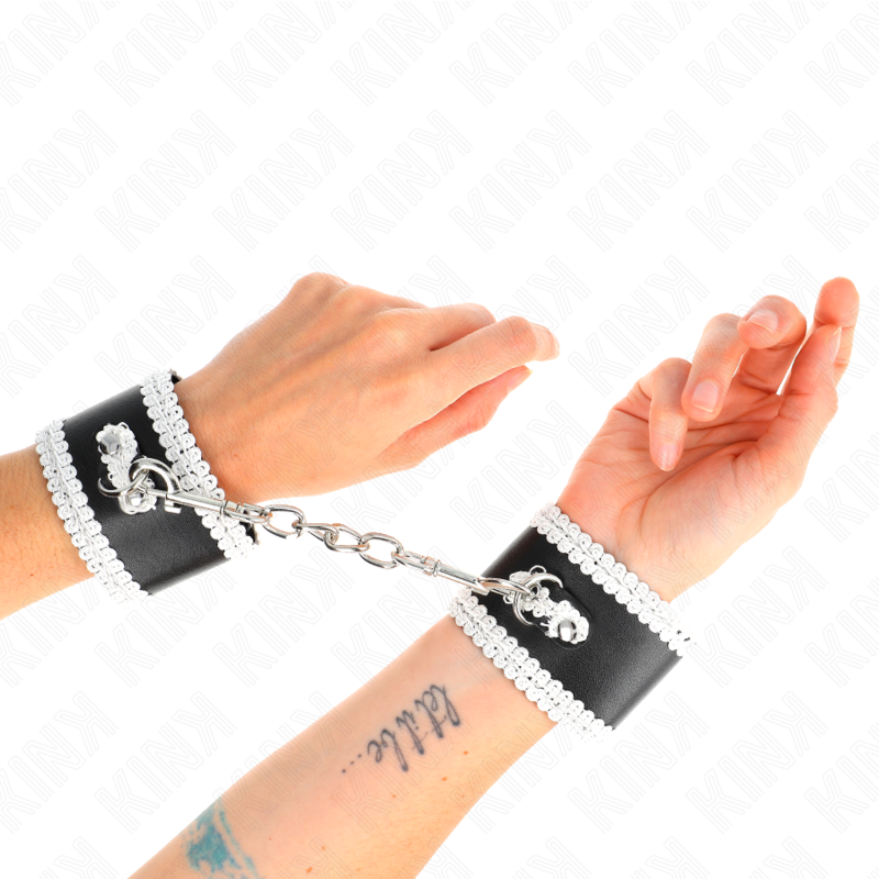 Kink - muñequeras negro con encaje decorativo blanco