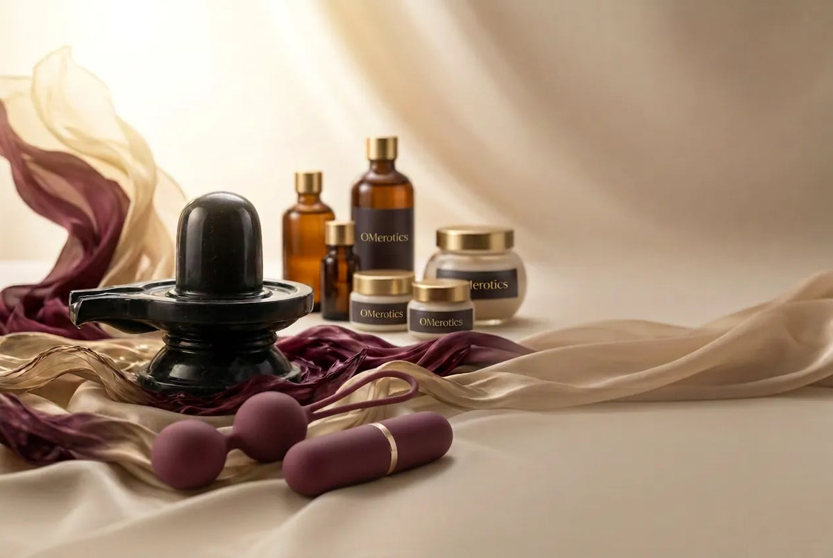 «Composición OMerotics con cosmética, bolas Kegel y masajeador sobre telas burdeos y doradas».